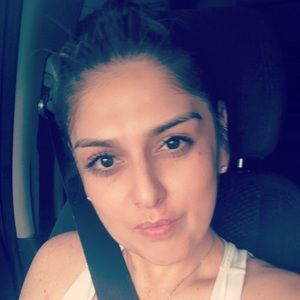 Meet your Posher, Adelaida